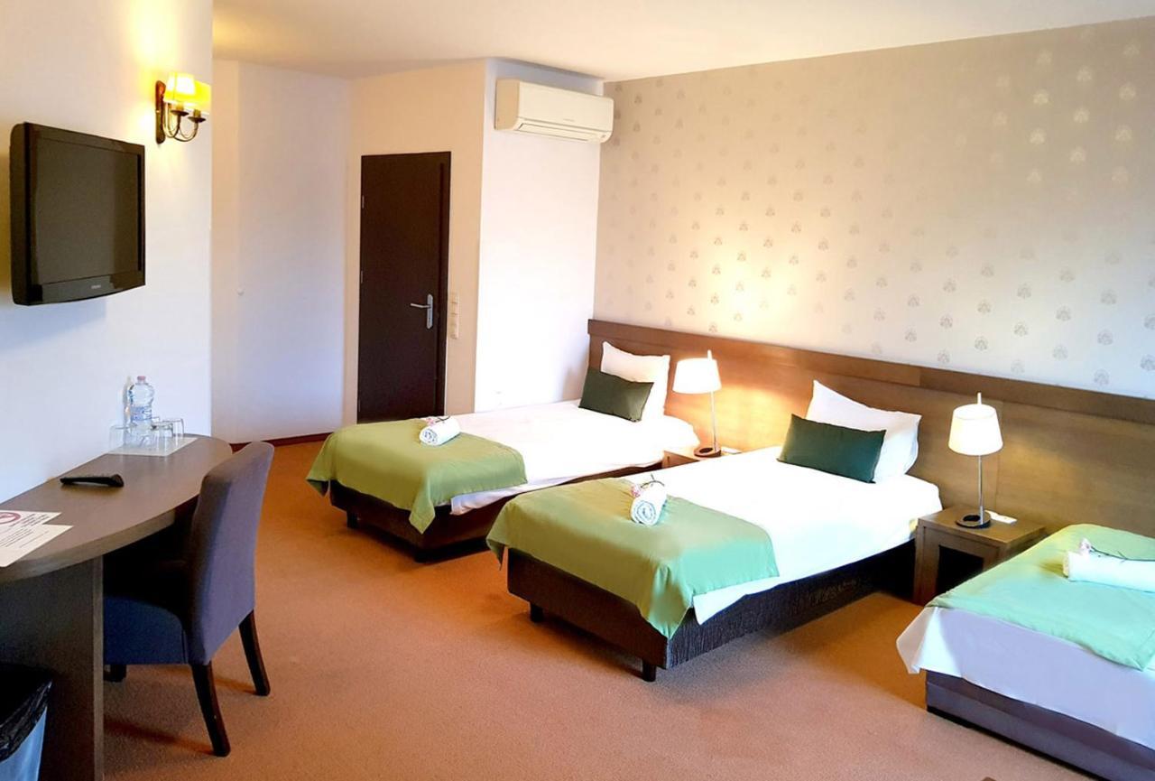 Hotel Willanova ลูบลิน ภายนอก รูปภาพ