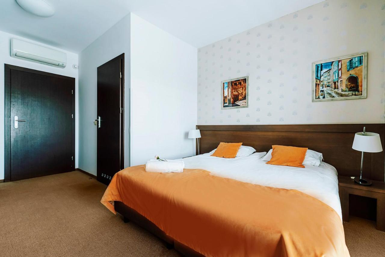 Hotel Willanova ลูบลิน ภายนอก รูปภาพ