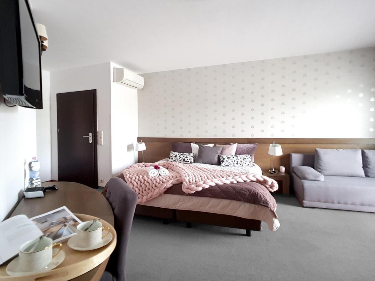 Hotel Willanova ลูบลิน ภายนอก รูปภาพ