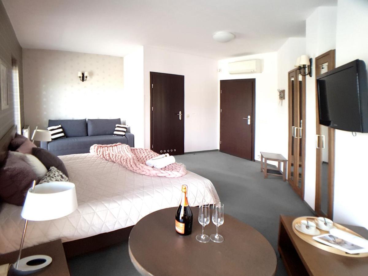 Hotel Willanova ลูบลิน ภายนอก รูปภาพ