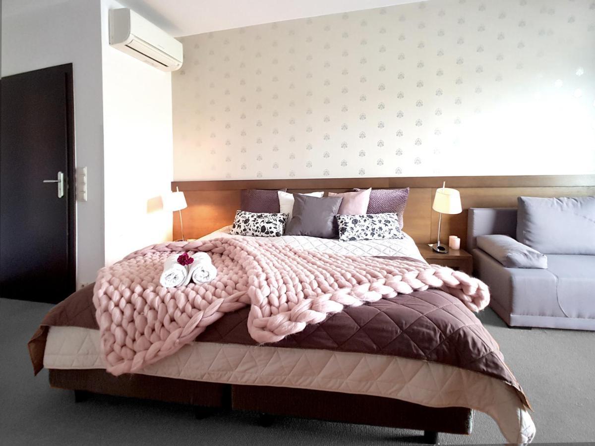 Hotel Willanova ลูบลิน ภายนอก รูปภาพ
