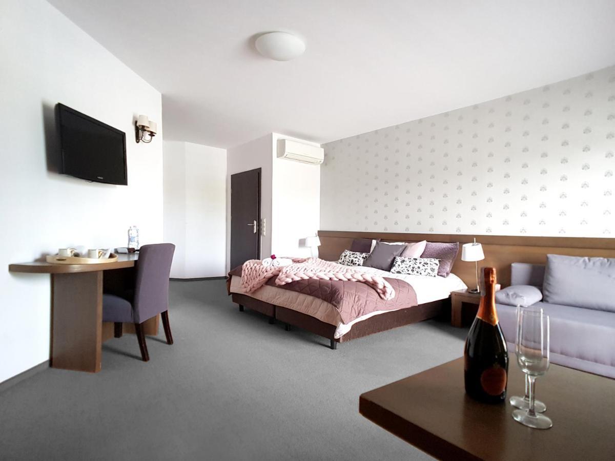 Hotel Willanova ลูบลิน ภายนอก รูปภาพ